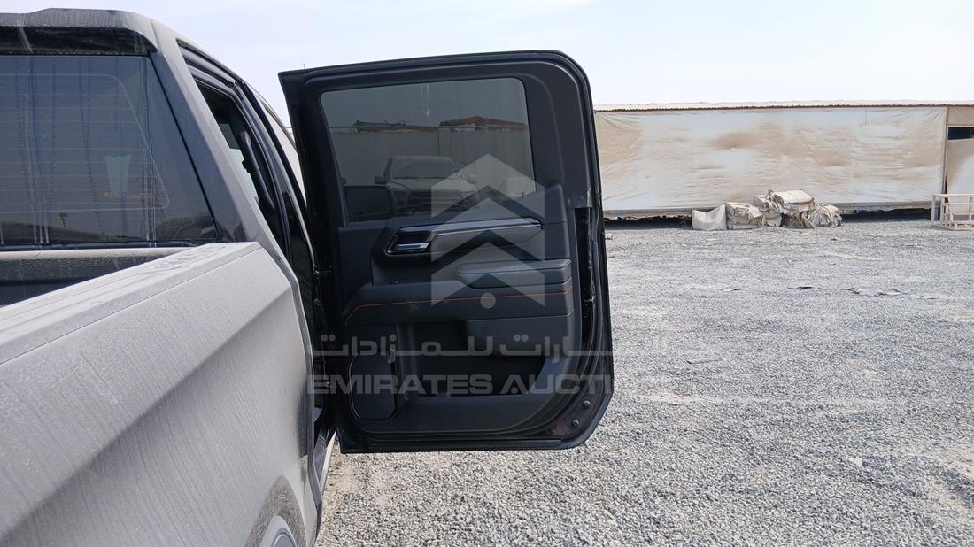 جي ام سي سيررا 2022 — الباب الخلفي الأيمن — صورة 25