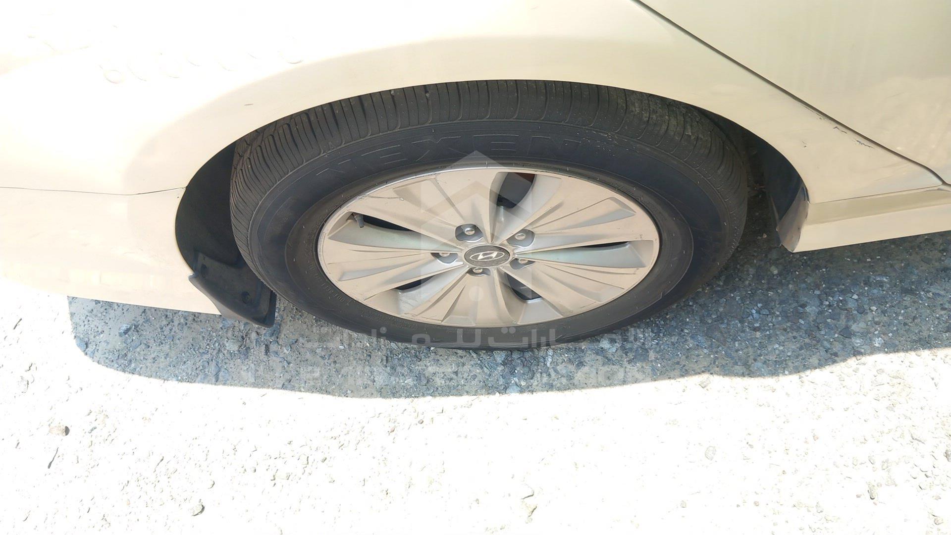 2018 HYUNDAI SONATA VIN: KMHE24136JA082064