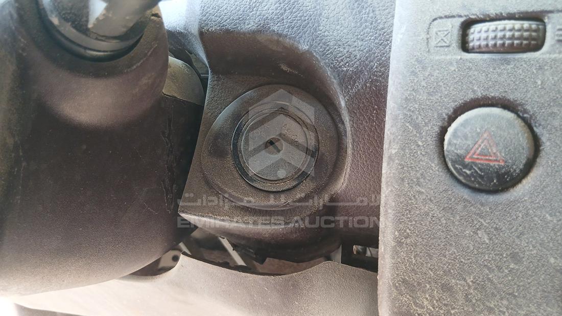 2010 Nissan Navara — Keys — Photo 3