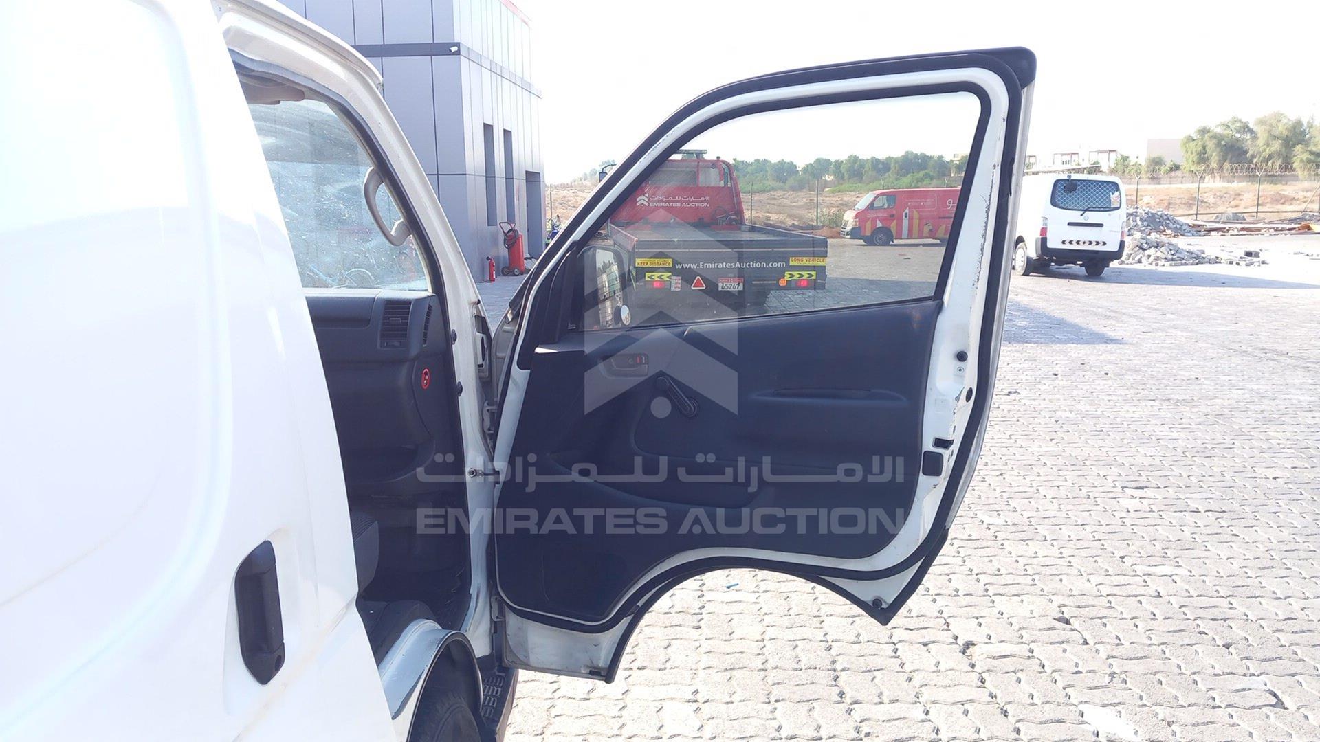 2015 TOYOTA HIACE VIN: JTFHX02P6F0095463
