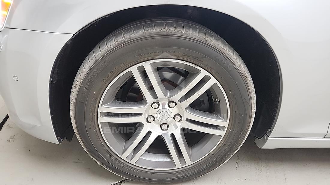 2012 Chrysler 300 — Front Left Tyre — Photo 36