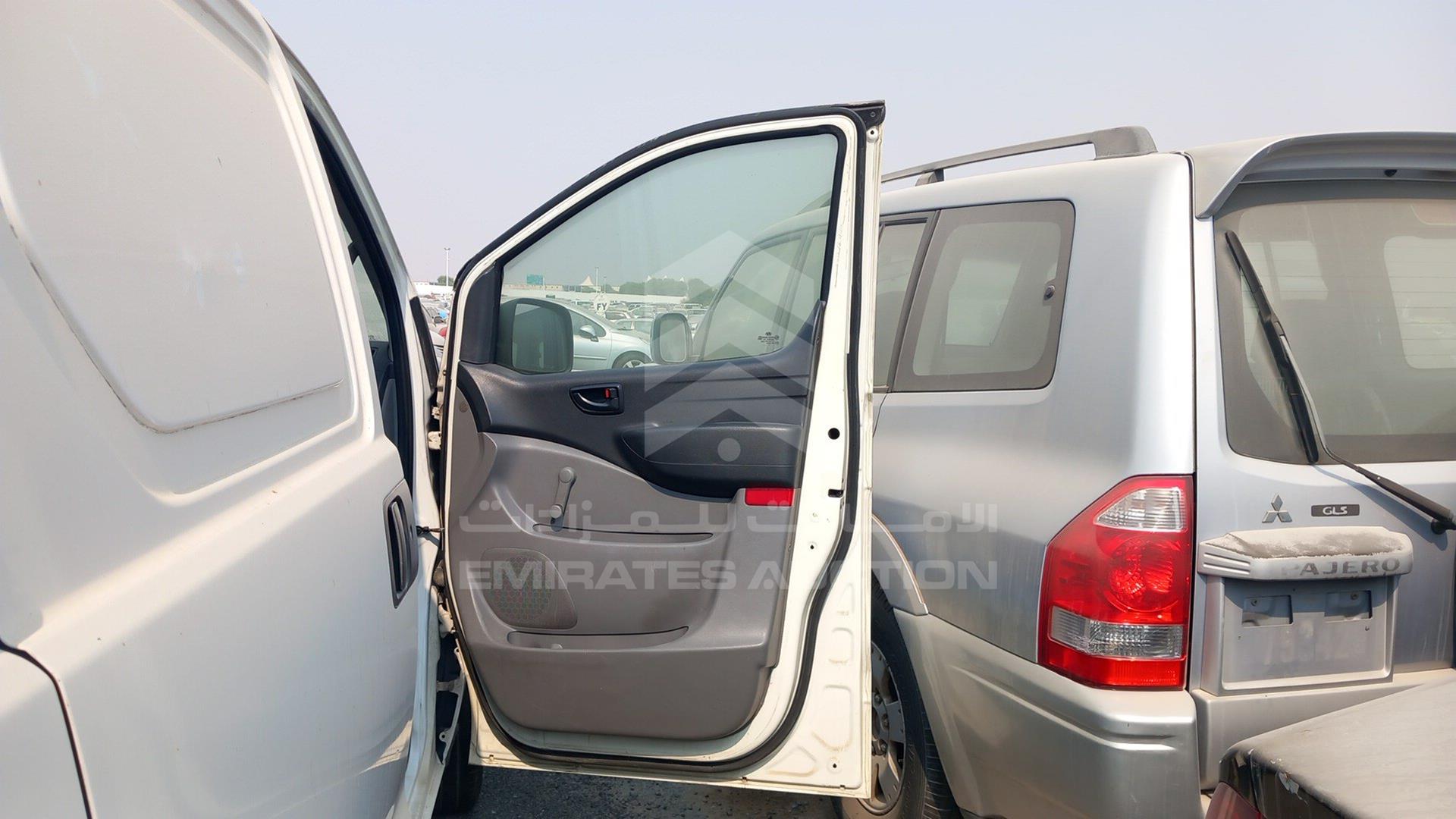 2013 HYUNDAI H1 VIN: KMHWG81R6DU548337