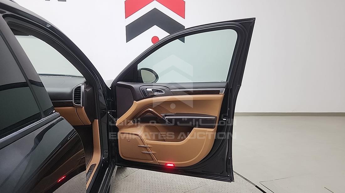 2013 Porsche Cayenne — Front Right Door — Photo 28