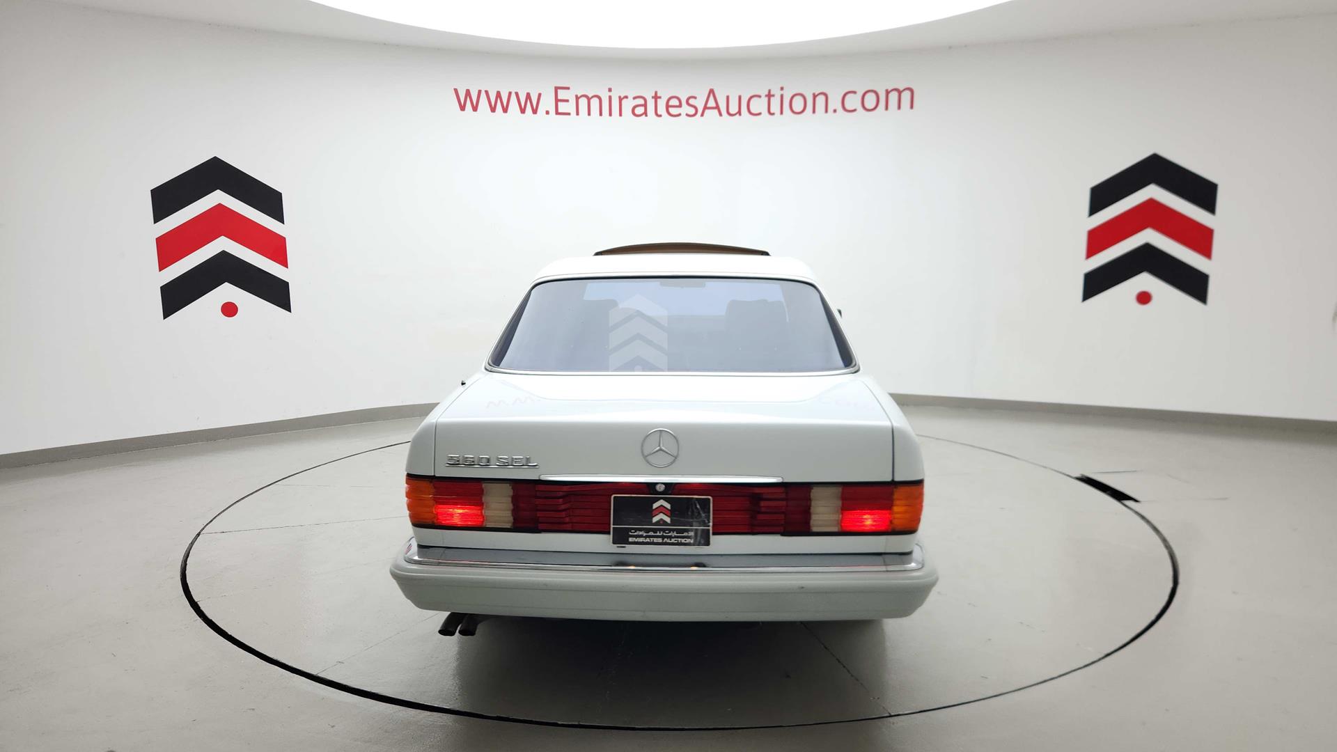1990 MERCEDES SEL 560 VIN: WDBCA39E7LA537035