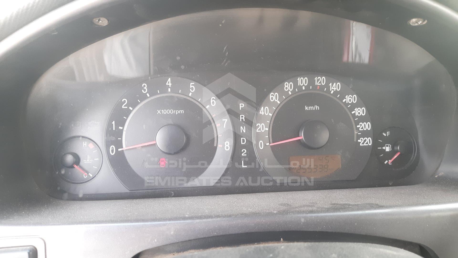 2006 HYUNDAI TRAJET VIN: KMHMG81CX6U277143