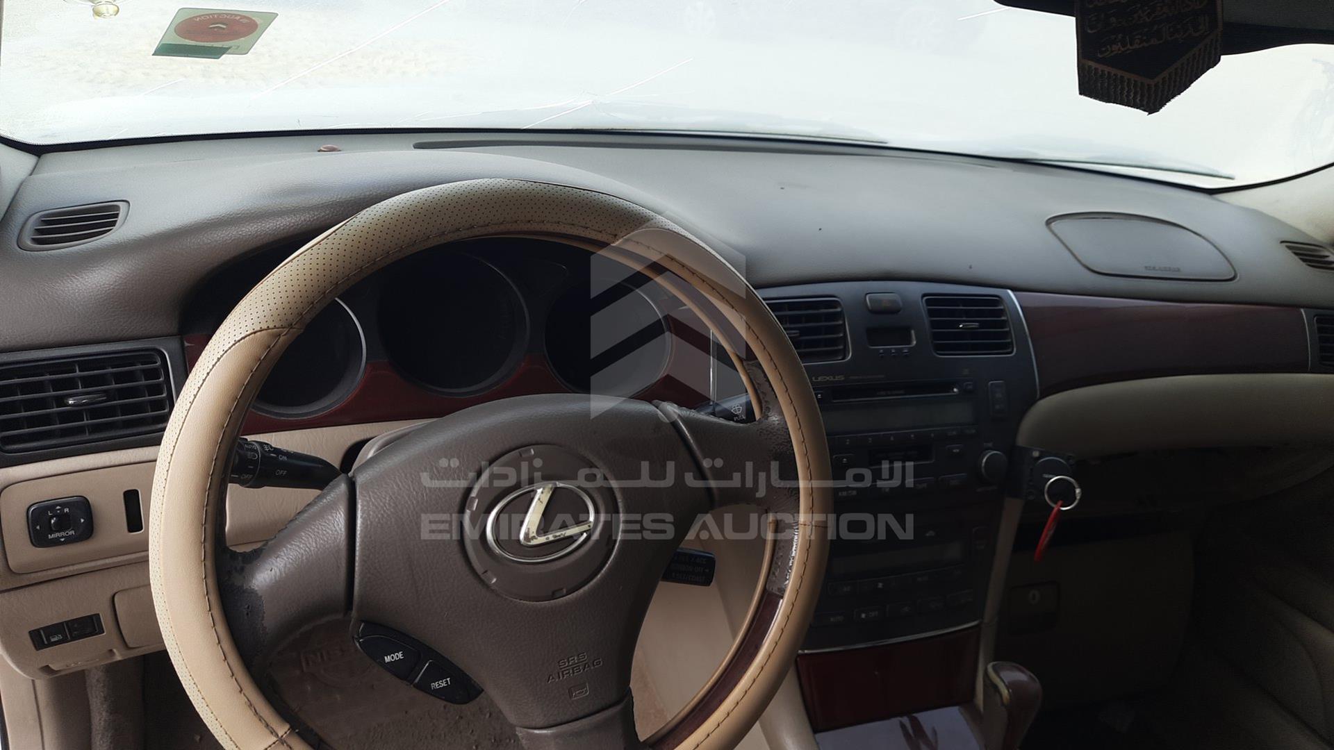 2002 LEXUS ES 300 VIN: JTHBF30G820049888