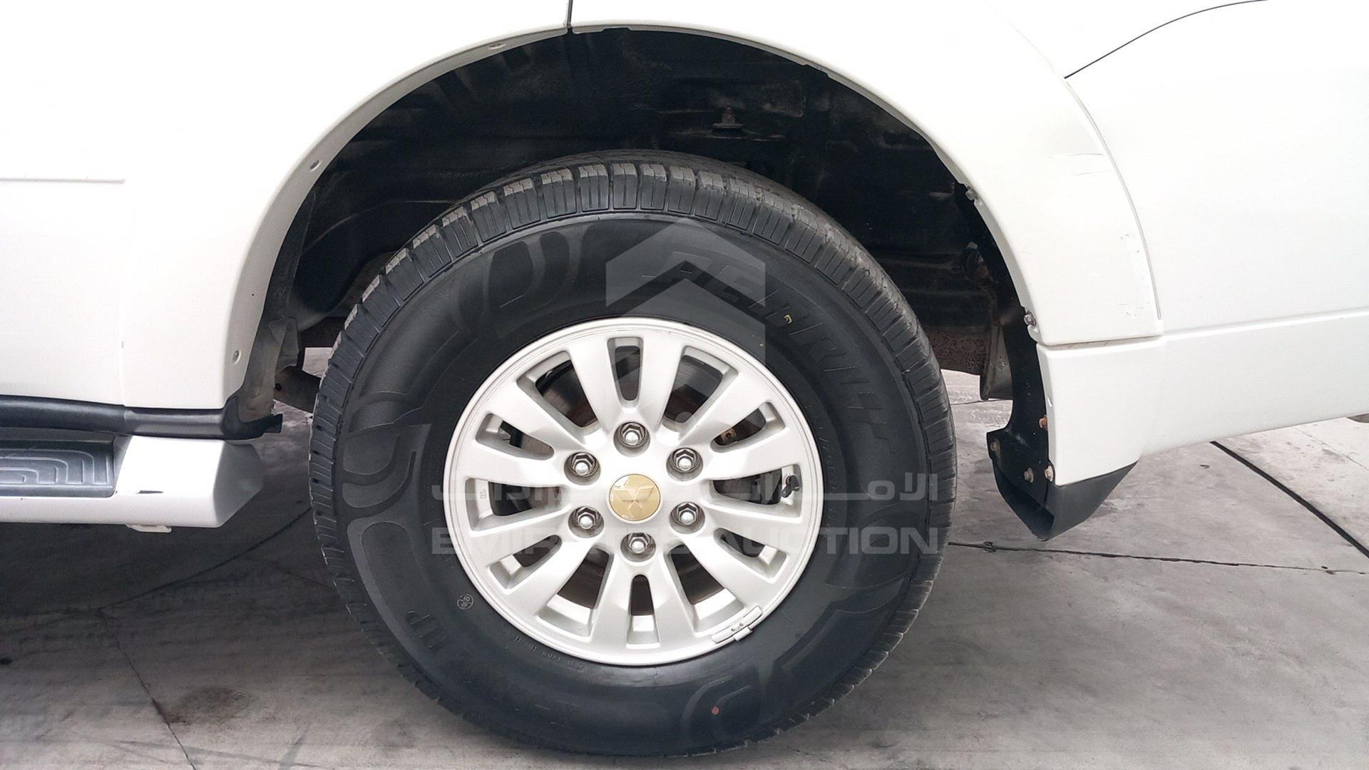 2014 MITSUBISHI PAJERO VIN: JMYLRV95WEJ707012