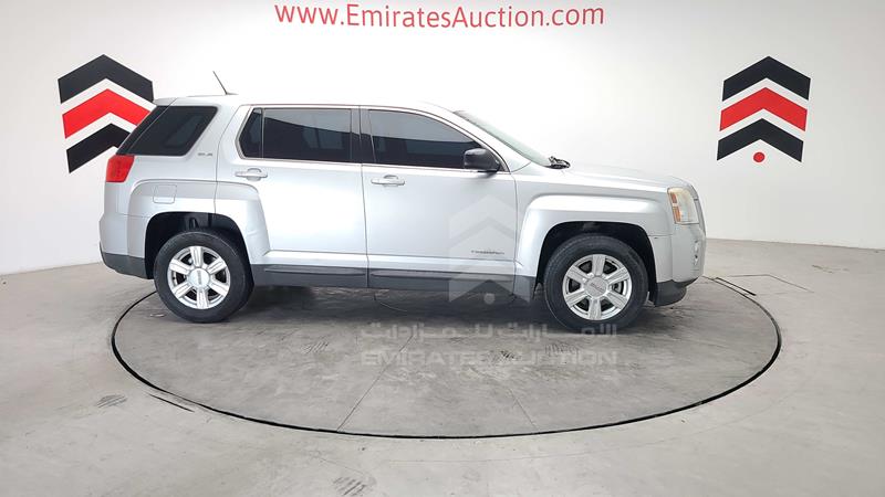 2GKAL8EKXF6303229 Auction: EmiratesAuction Lot: 412016 2GKAL8EKXF6303229 GMC Terrain 2015 SILVER Photo 44