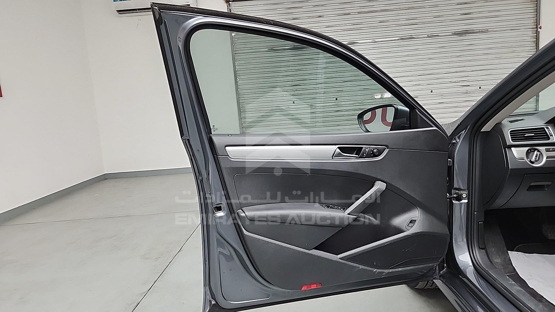 2018 VOLKSWAGEN PASSAT VIN: WVWAR7A32JC040107