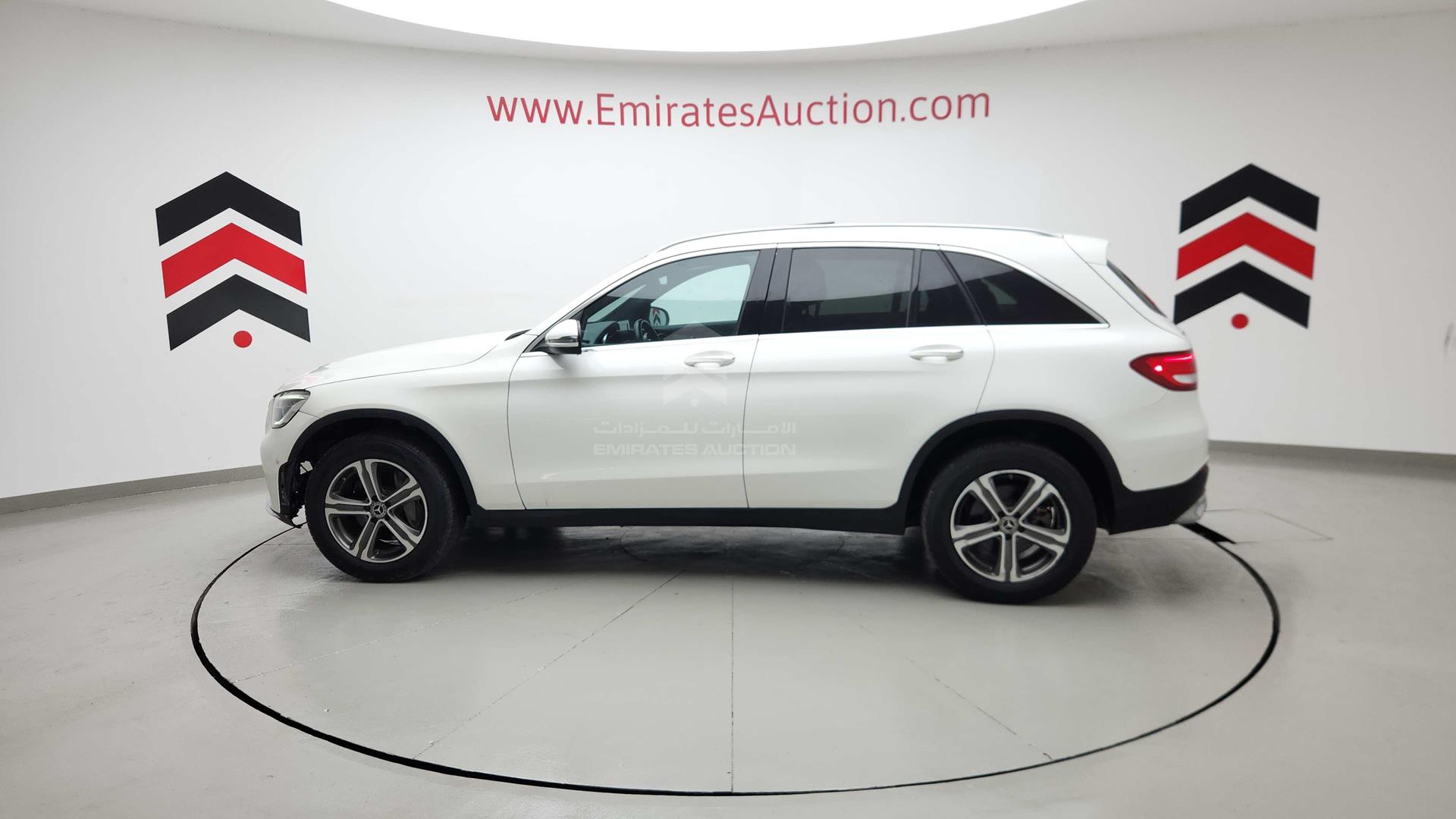 2017 MERCEDES GLC 300 VIN: WDC0G4JB8HF123616
