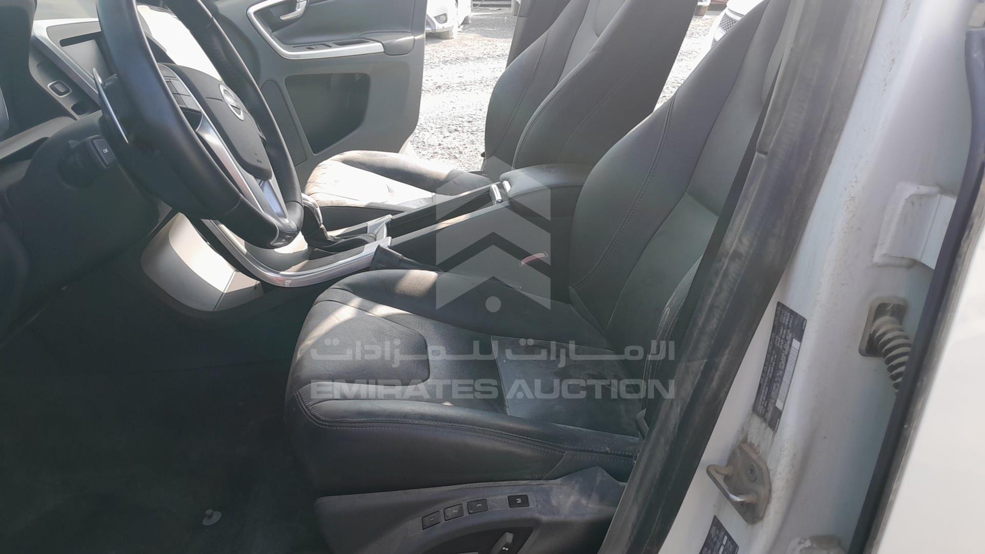 0 VOLVO XC 60 VIN: YV140CDZ6F2742194