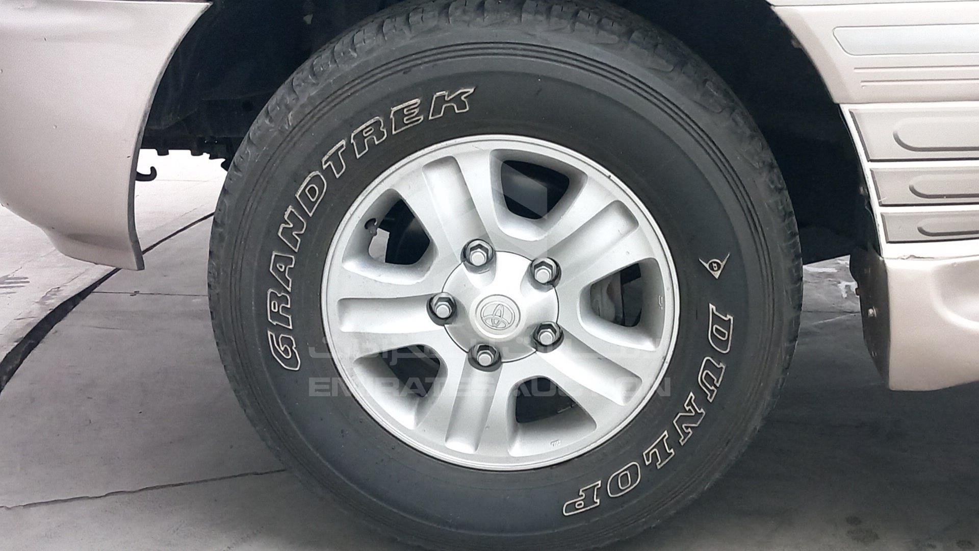 2004 TOYOTA LAND CRUISER VIN: JTEHT05J442060123