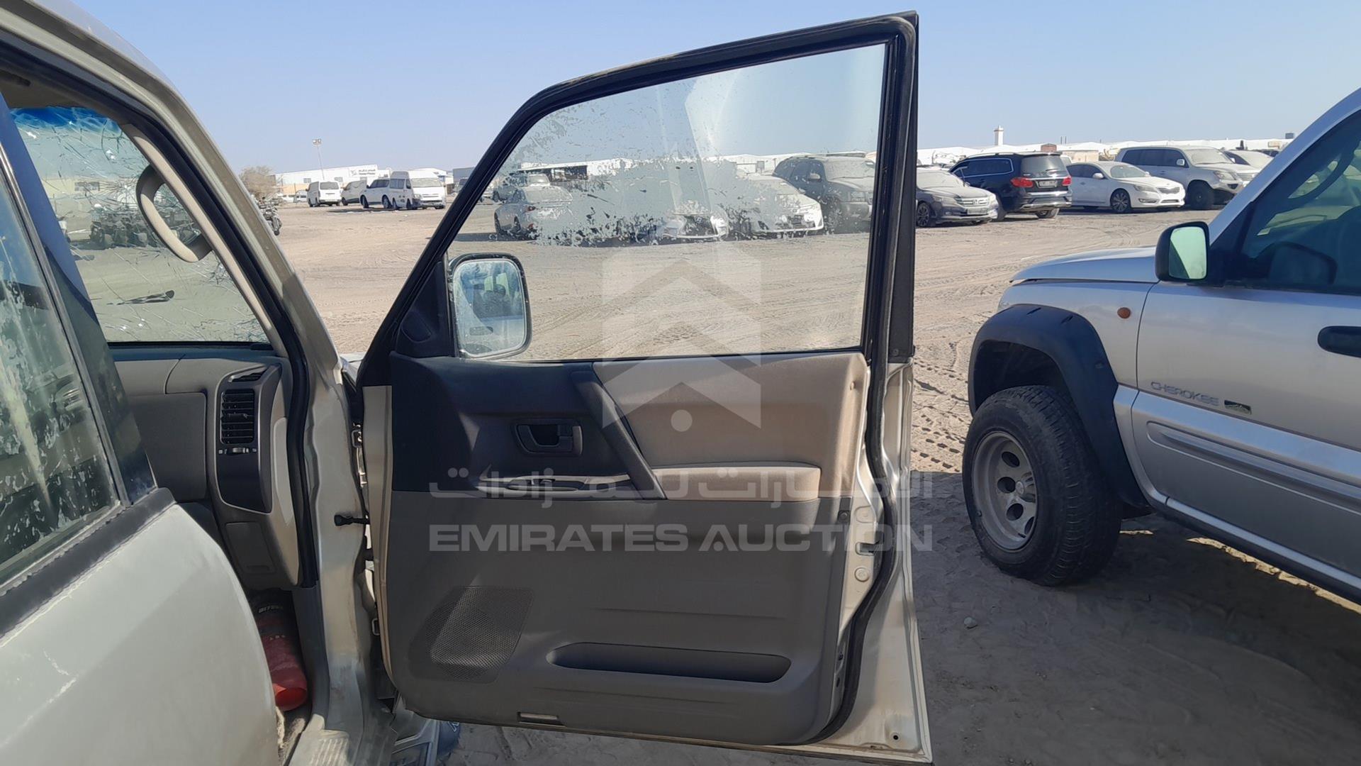 2007 MITSUBISHI PAJERO VIN: JMYLRV73W7J704401