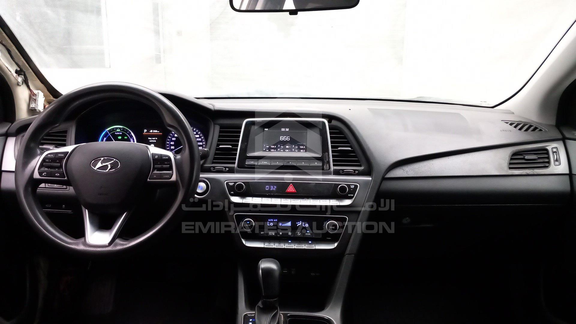 2019 HYUNDAI SONATA HYBRID VIN: KMHE24137KA093091