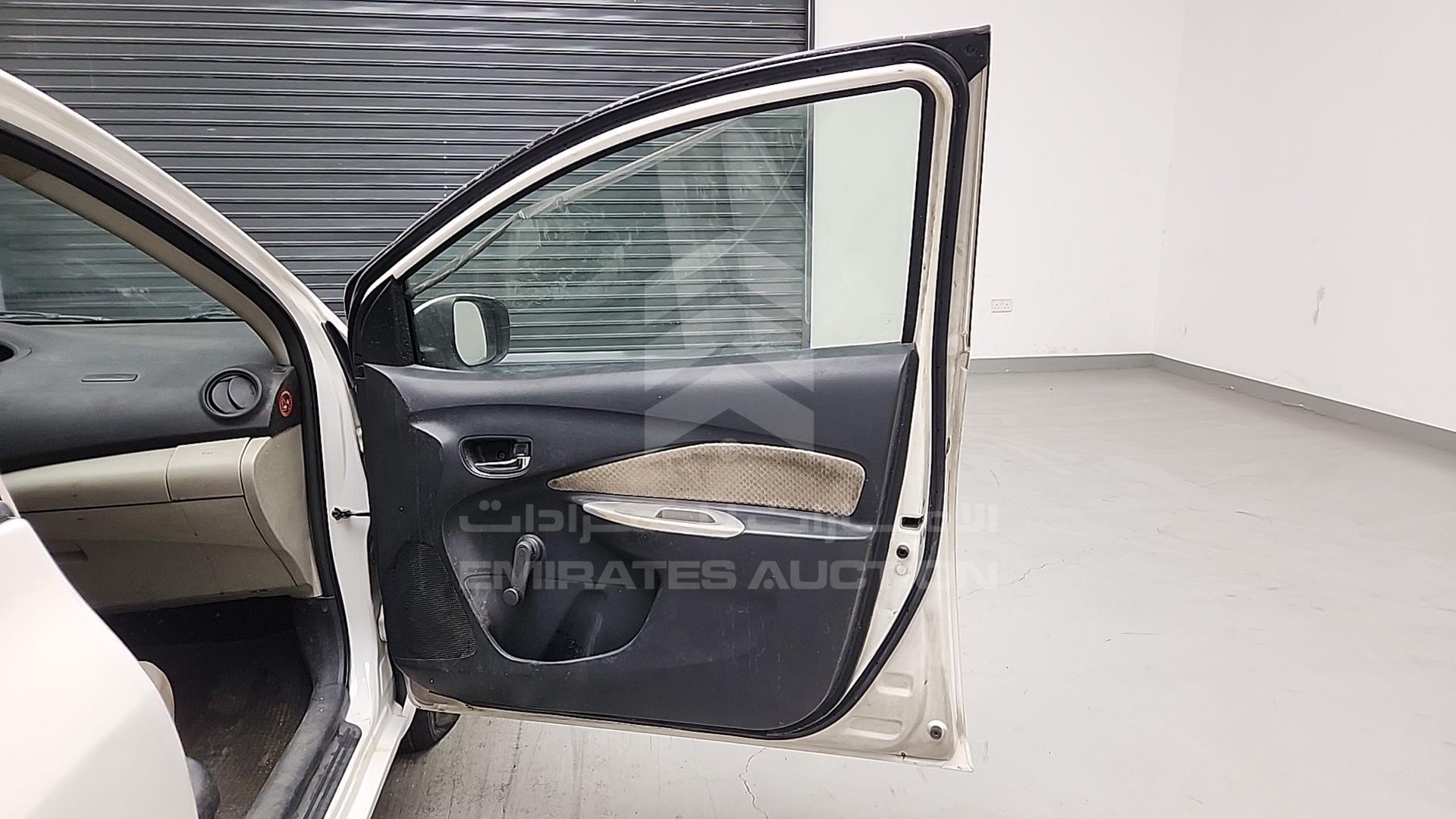 2006 TOYOTA YARIS VIN: JTDBW933961022096