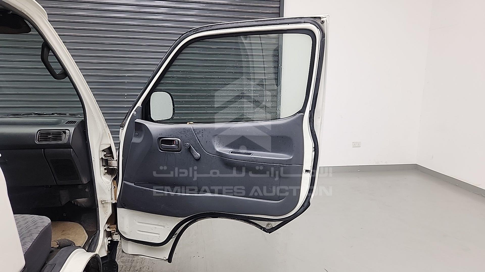 2004 TOYOTA HIACE VIN: JT4ZR119747014734
