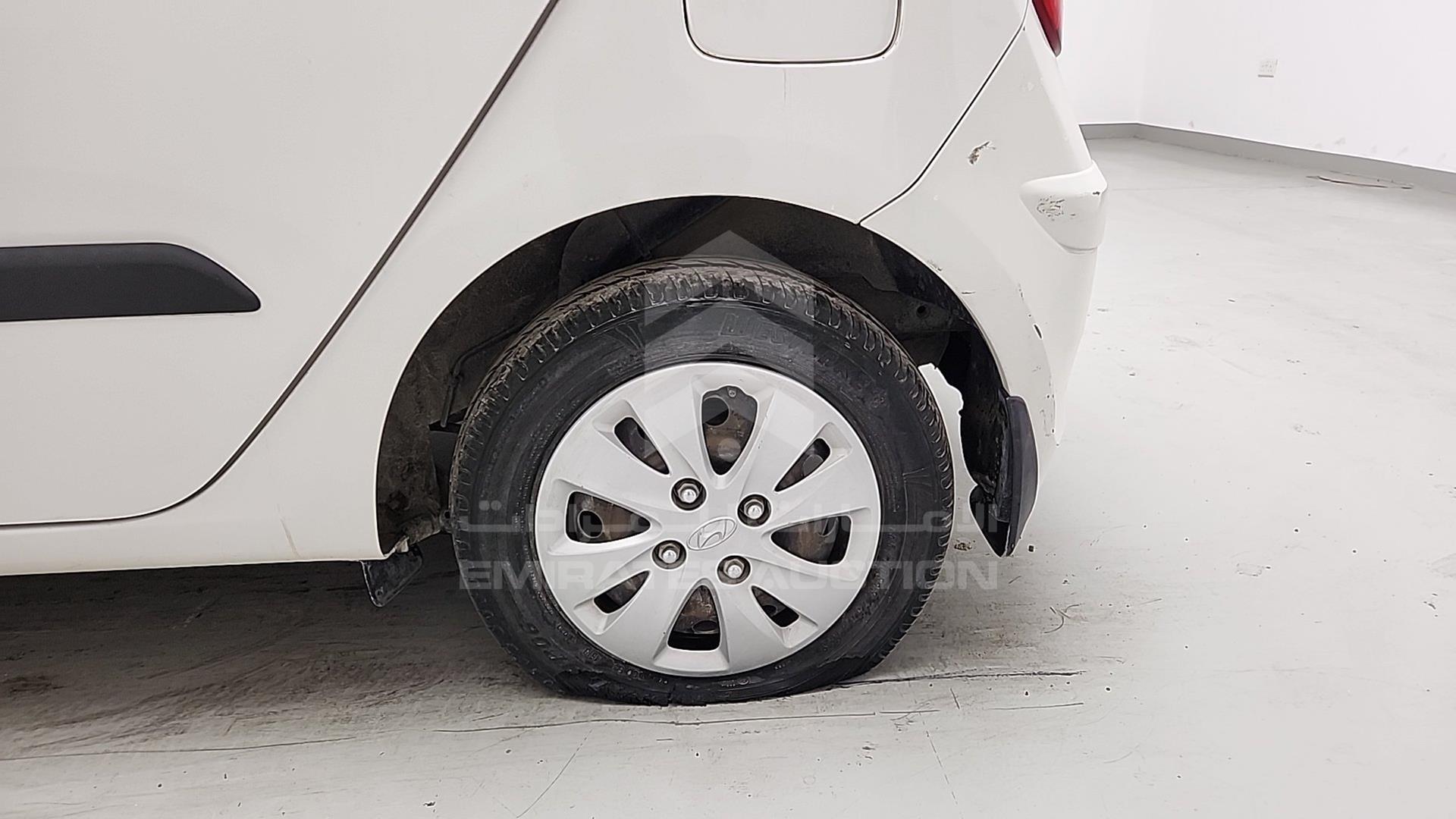 2015 HYUNDAI I10 VIN: MALAM51C9FM570463