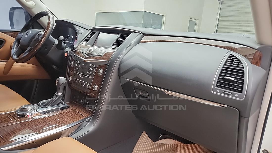 نيسان باترول 2019 — زاوية واجهة الراكب الأمامي الأيمن — صورة 32
