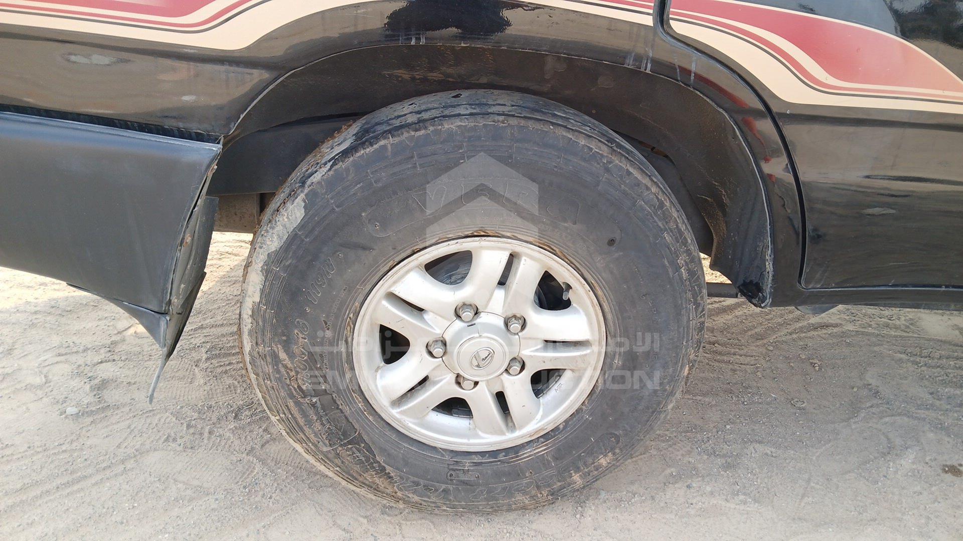 2005 TOYOTA LAND CRUISER VIN: JTEHJ09J755122002