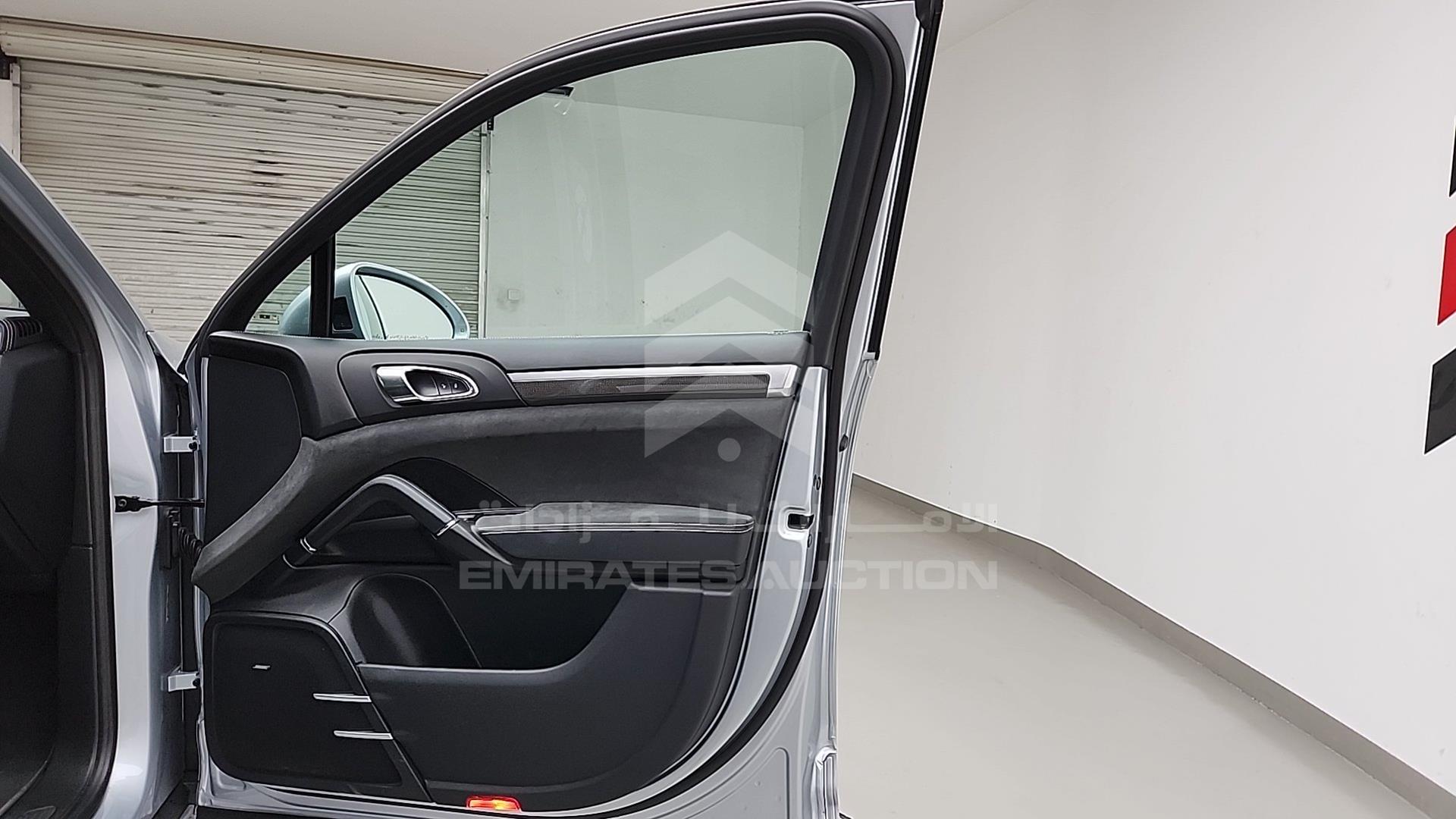2016 PORSCHE CAYENNE VIN: WP1ZZZ92ZGLA72836