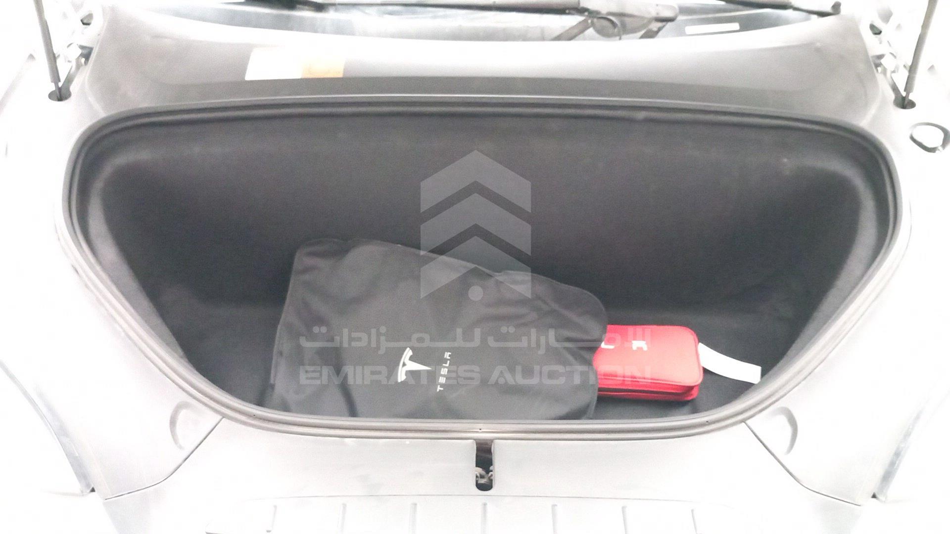 2018 TESLA MODEL X VIN: 5YJXCCE27JF116185