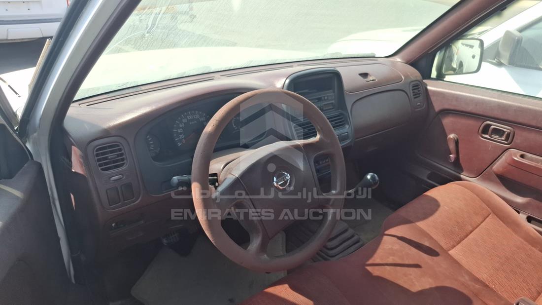 2009 Nissan Pick up D/C — Front Left Driver Dashboard View — Photo 11