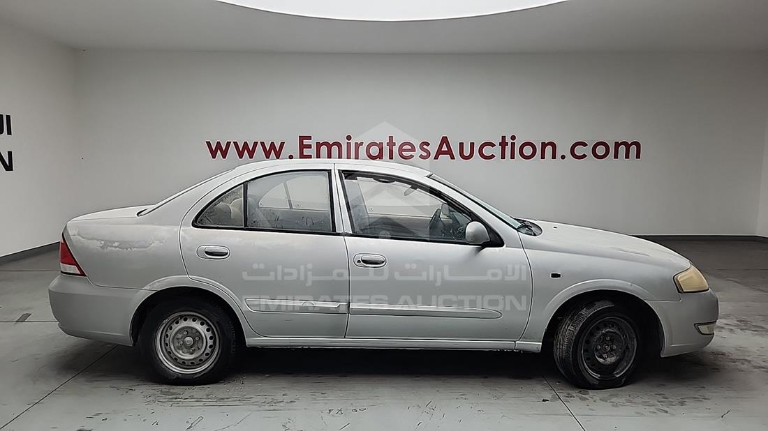 نيسان صني 2010 — الزاوية الأمامية اليمنى — صورة 11