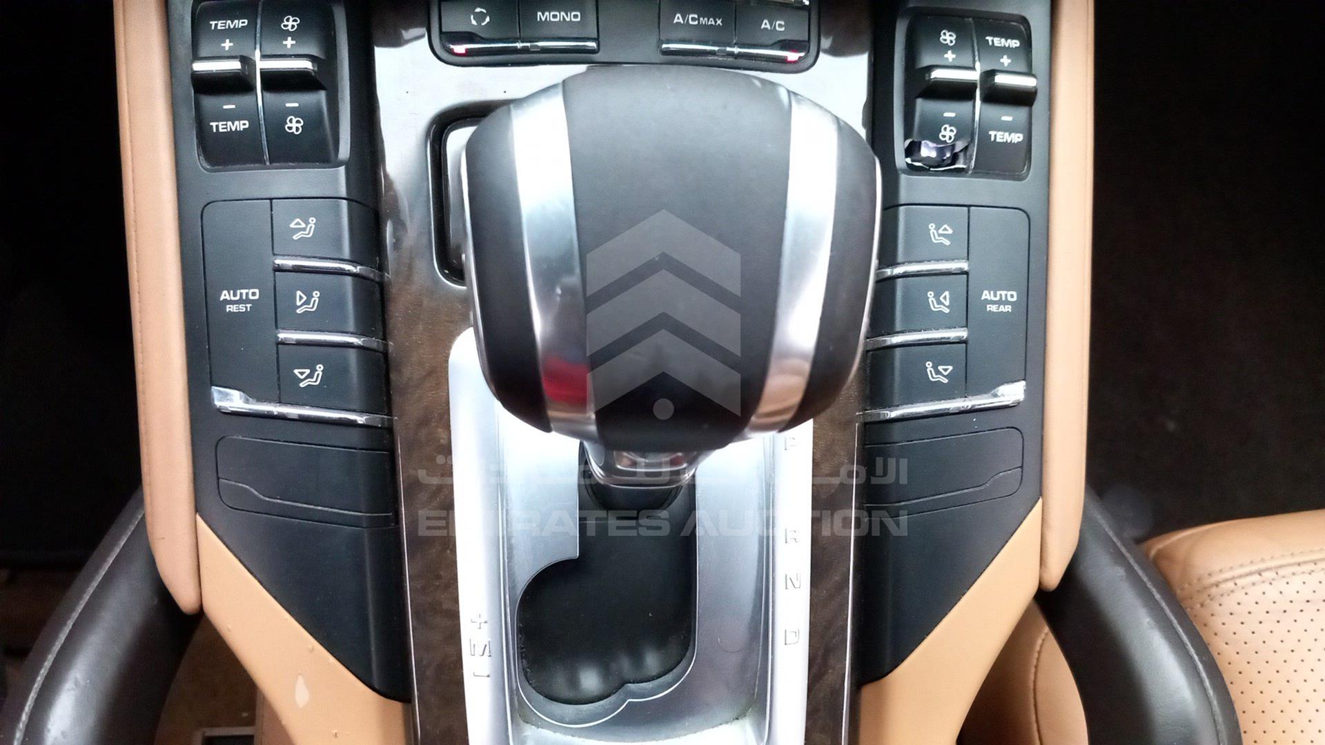 2013 PORSCHE CAYENNE VIN: WP1ZZZ92ZDLA81351