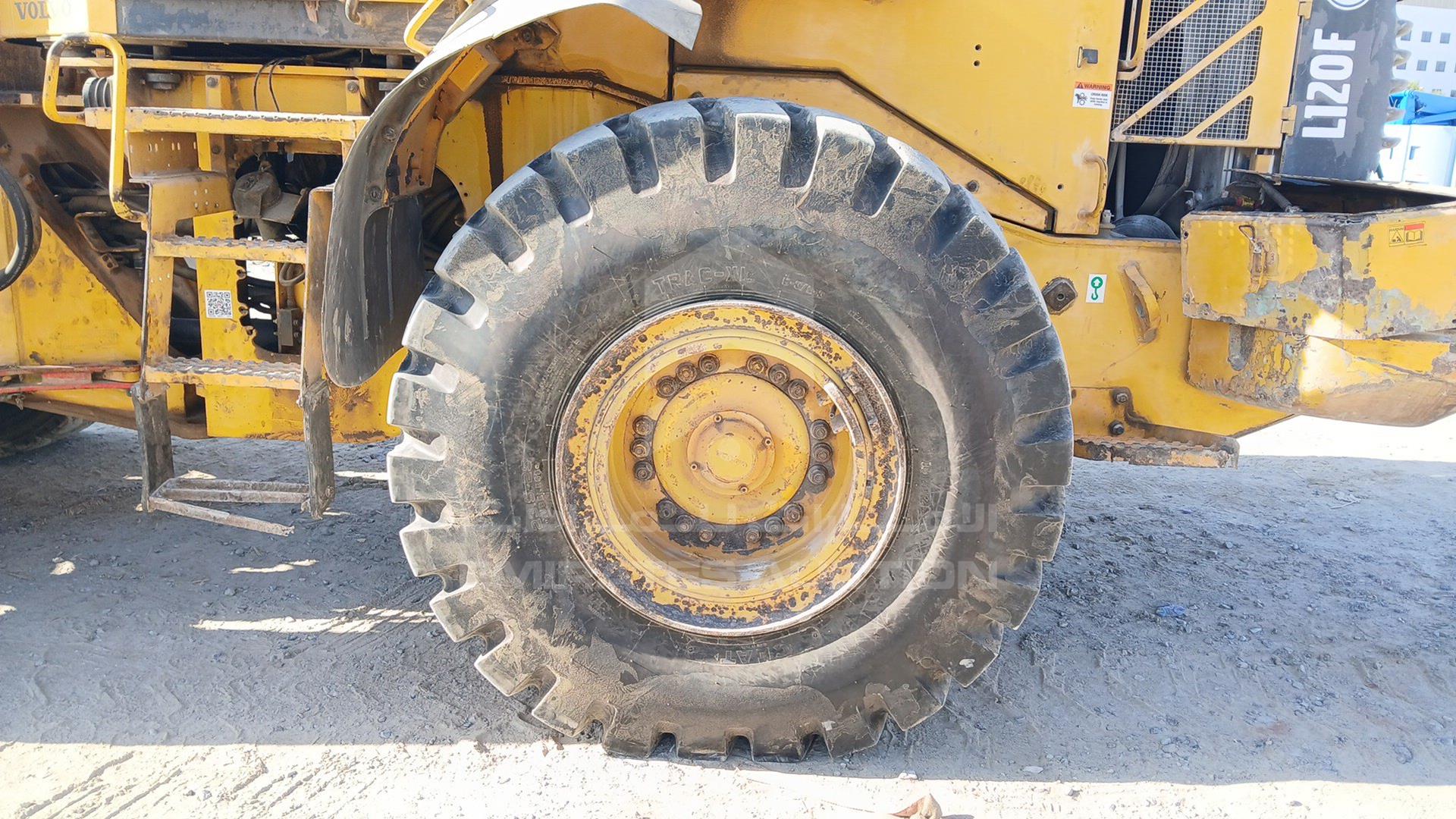 2011 VOLVO L120F VIN: VCEL120FC00026895