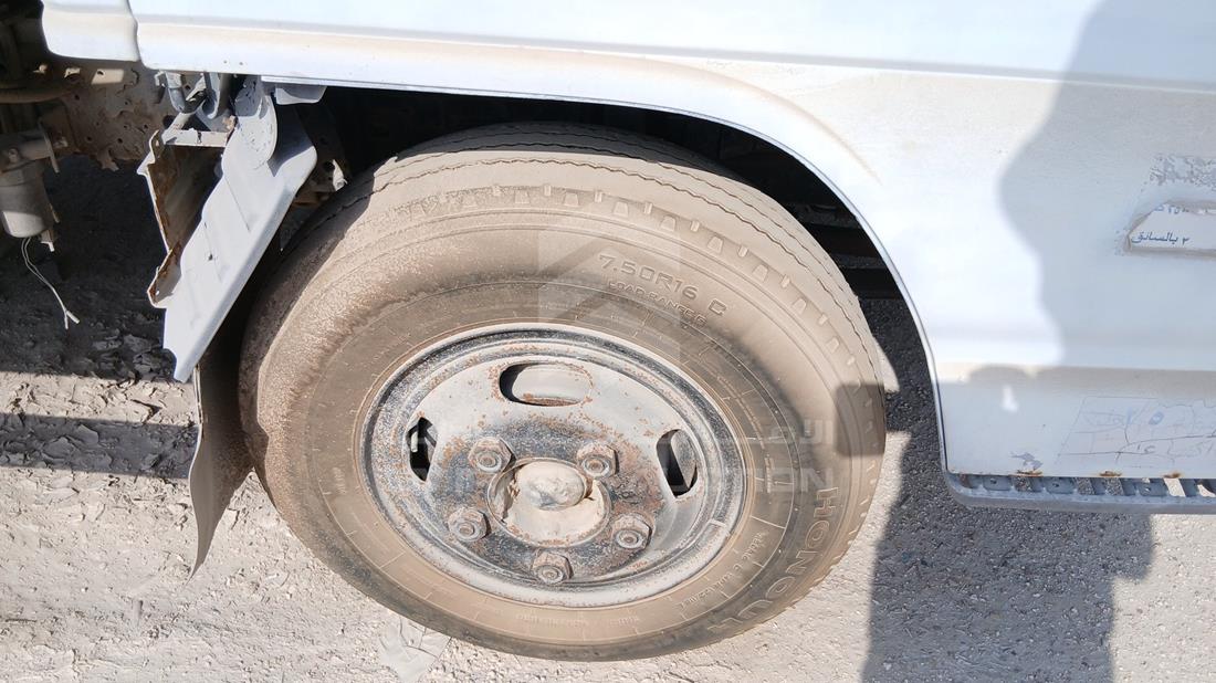 2000 Isuzu NPR — Front Right Tyre — Photo 25
