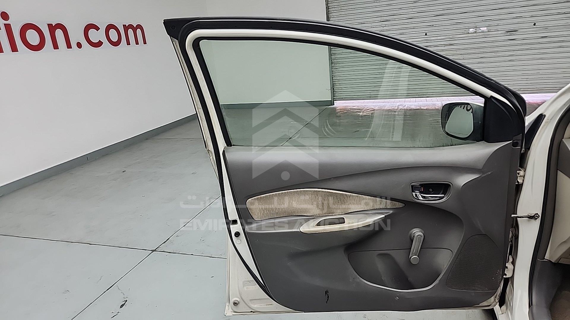 2009 TOYOTA YARIS VIN: JTDBW923094025814