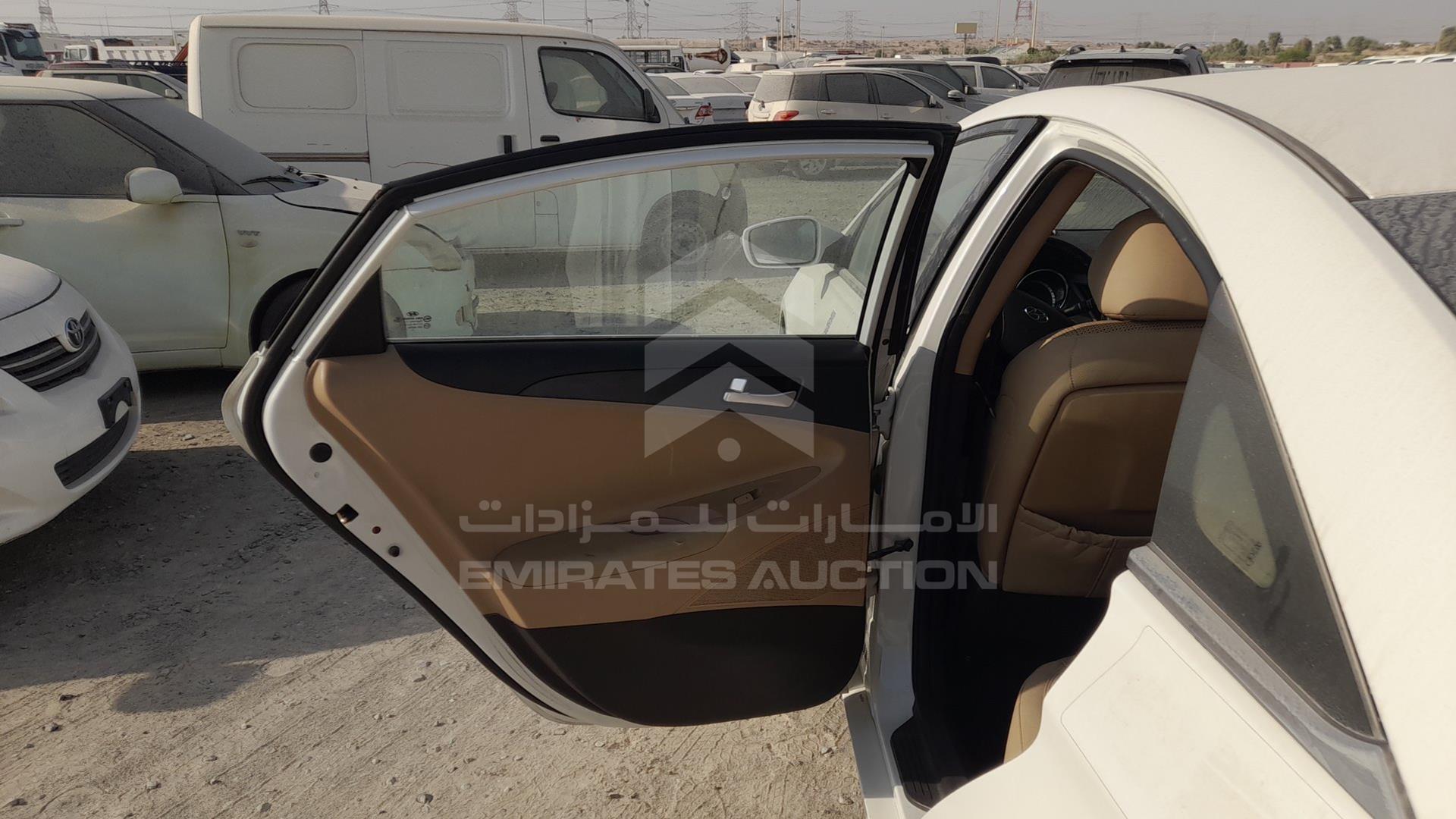 2011 HYUNDAI SONATA VIN: KMHEB41C8BA264933
