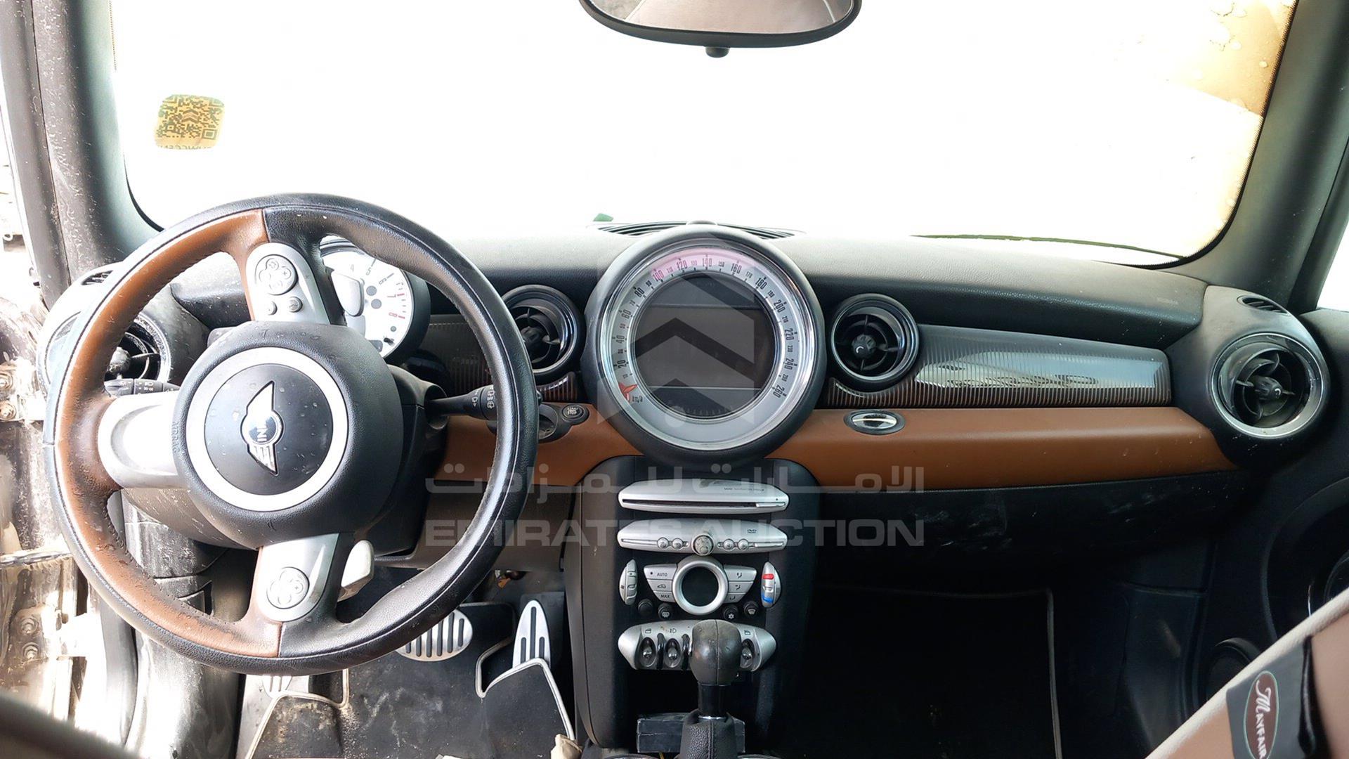 2010 MINI COOPER S VIN: WMWMF7109ATZ31732