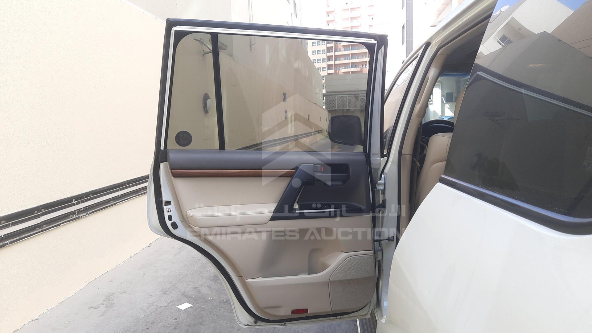 2018 TOYOTA LAND CRUISER VIN: JTMHU01J1J5143686