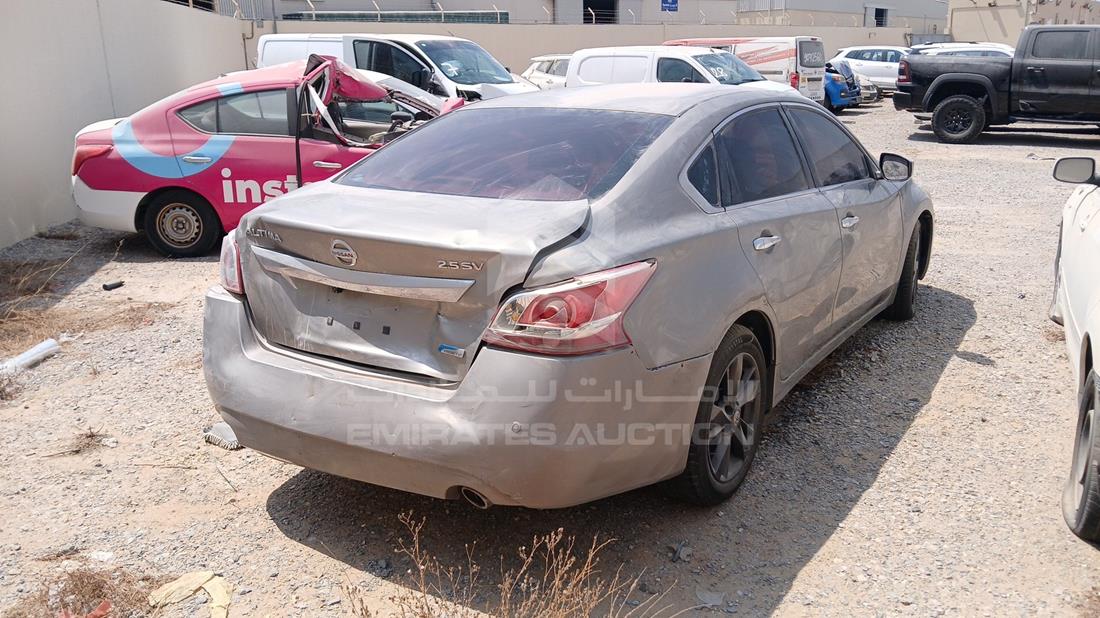 2013 Nissan Altima — Rear Right Angle — Photo 8