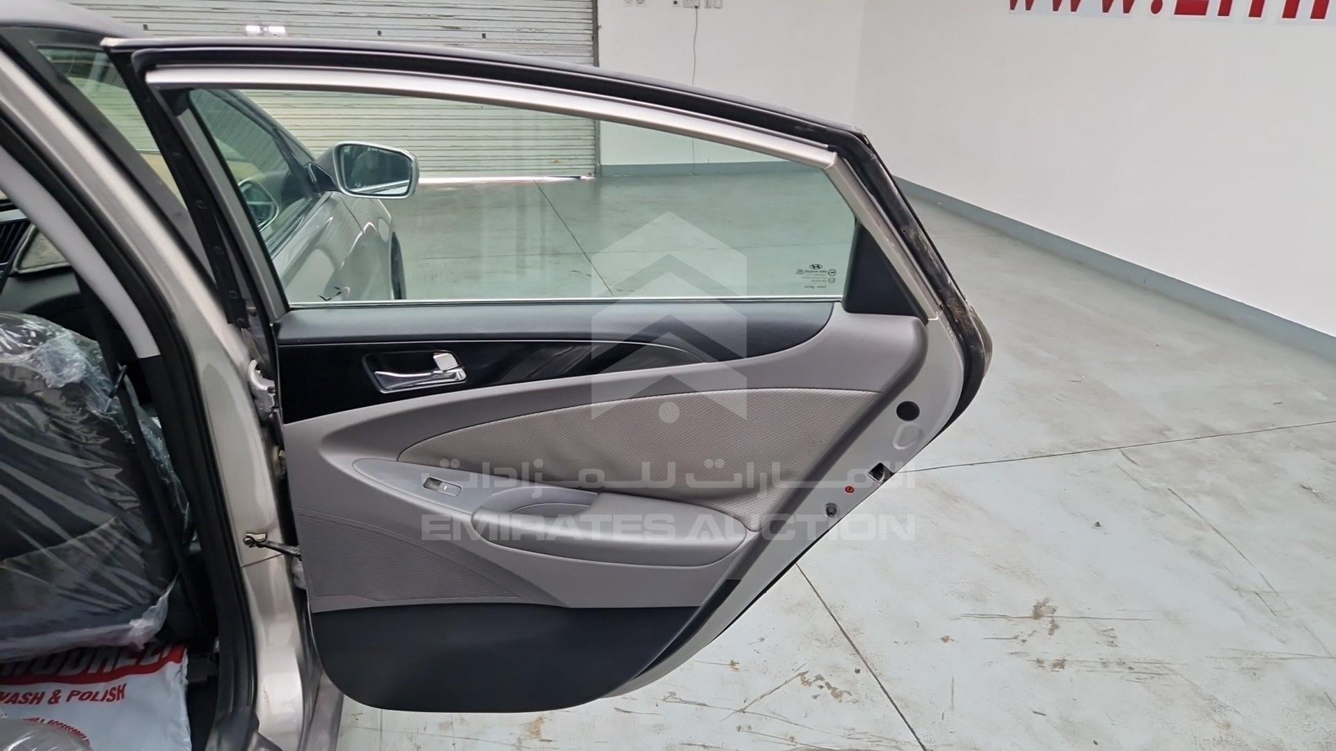 2012 HYUNDAI SONATA VIN: KMHEC41C2CA388372