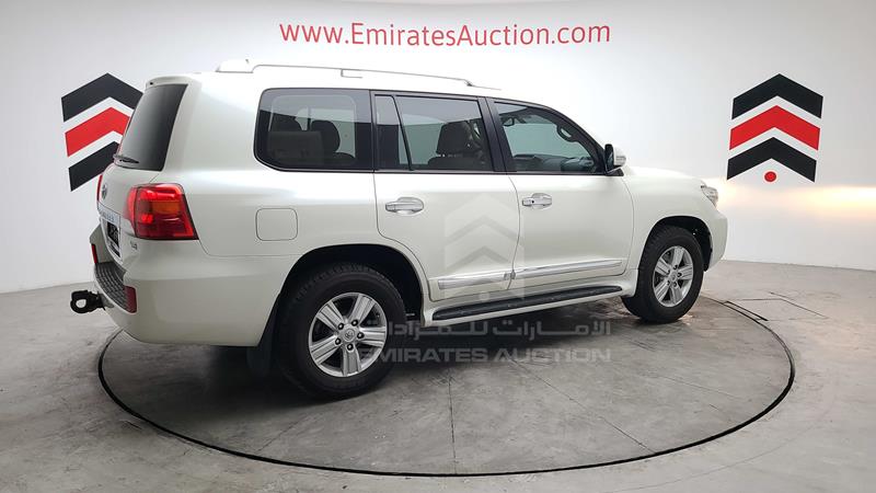 JTMHU09J5F4120610 Auction: EmiratesAuction Lot: 409010 JTMHU09J5F4120610 Toyota Land Cruiser 2015 WHITE Photo 52