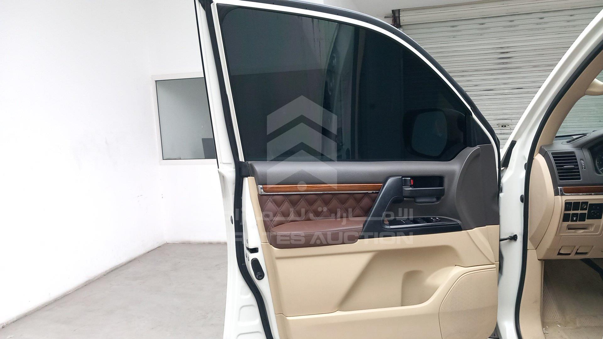 2017 TOYOTA LAND CRUISER VIN: JTMHU01JXH4137417