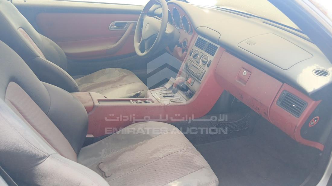 مرسيدس اس ال كى 230 2002 — زاوية الراكب الأمامي للمقعد — صورة 17