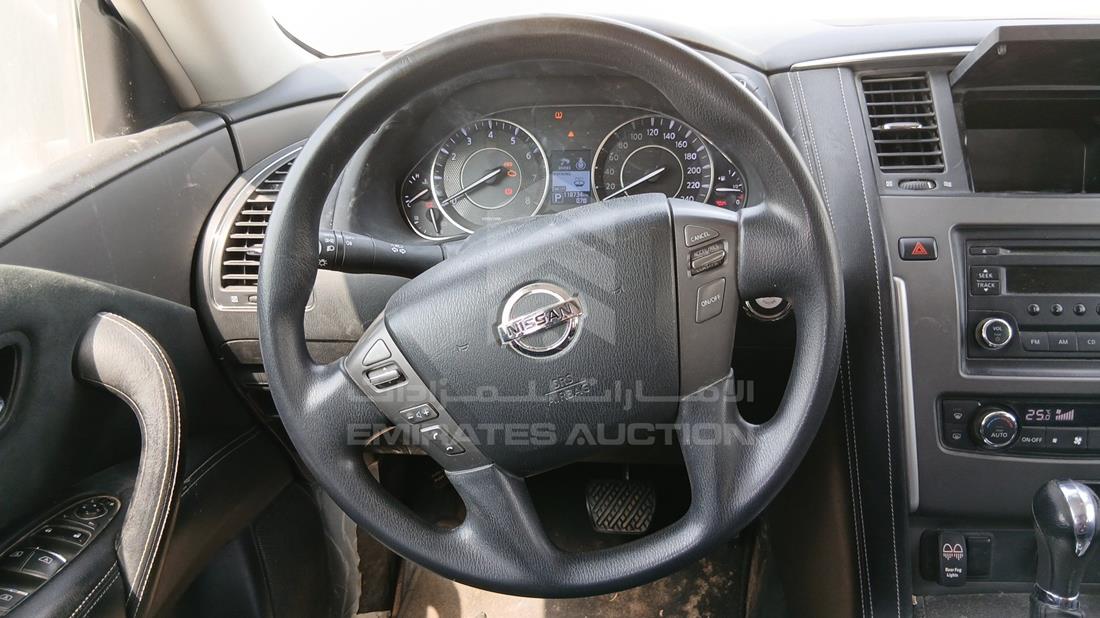 نيسان باترول 2019 — التحكمات في عجلة القيادة — صورة 14
