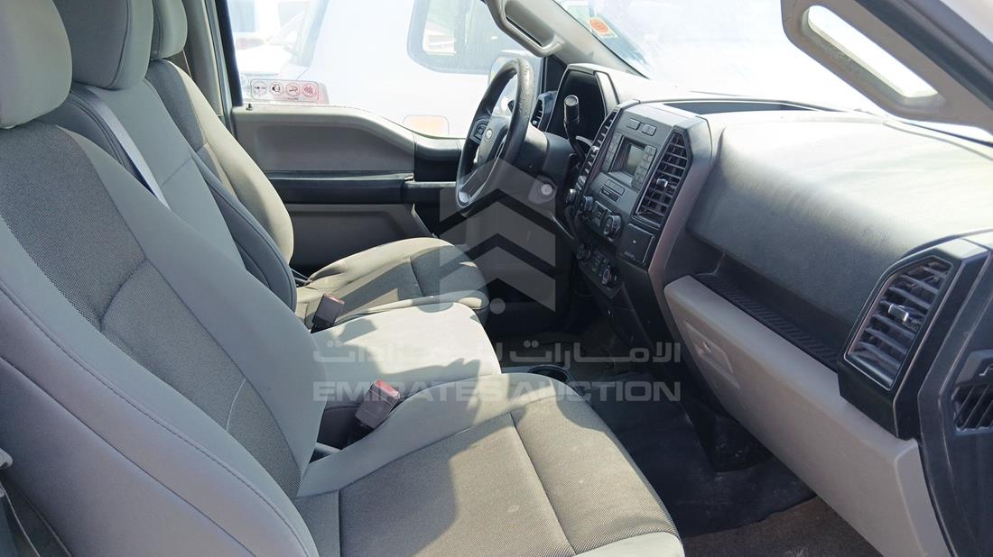 فورد اف 150 2019 — زاوية الراكب الأمامي للمقعد — صورة 25