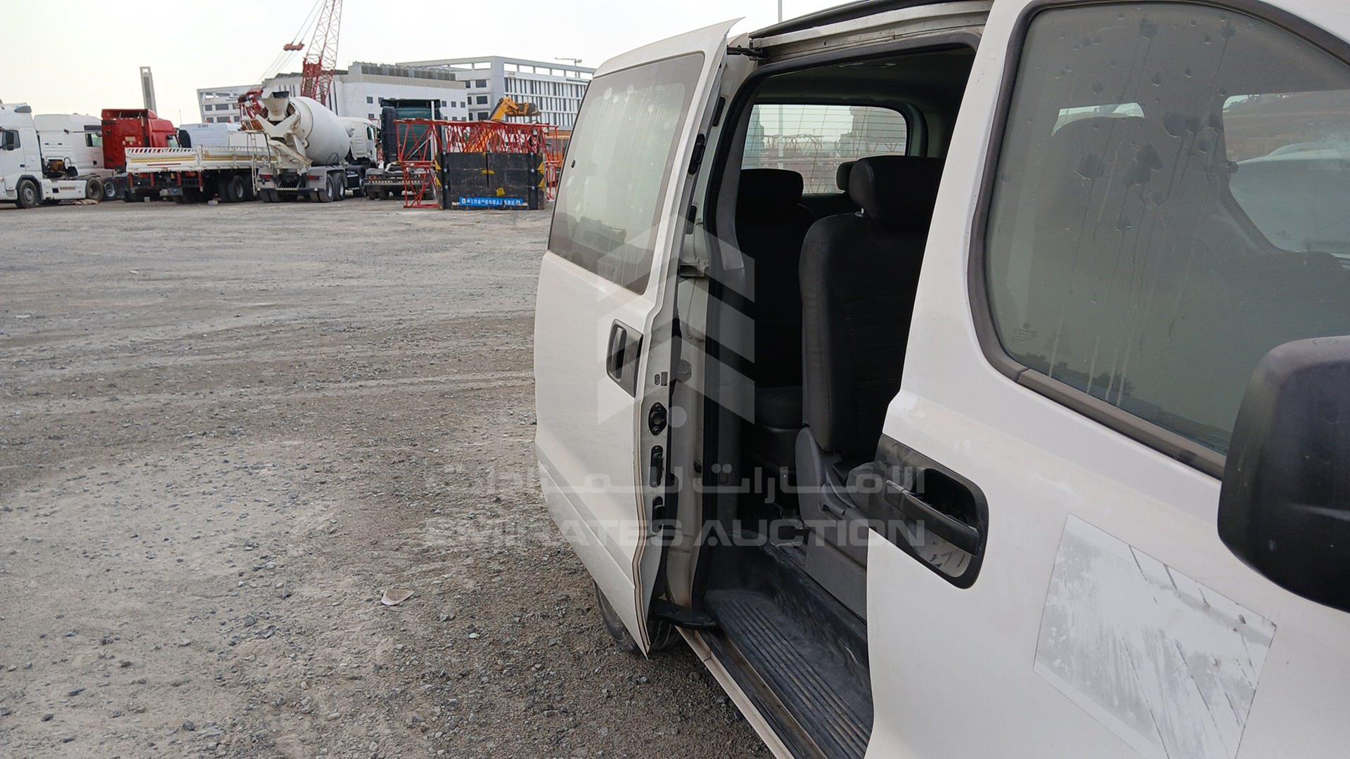 2019 HYUNDAI H1 VIN: KMJWA37R4KU016835