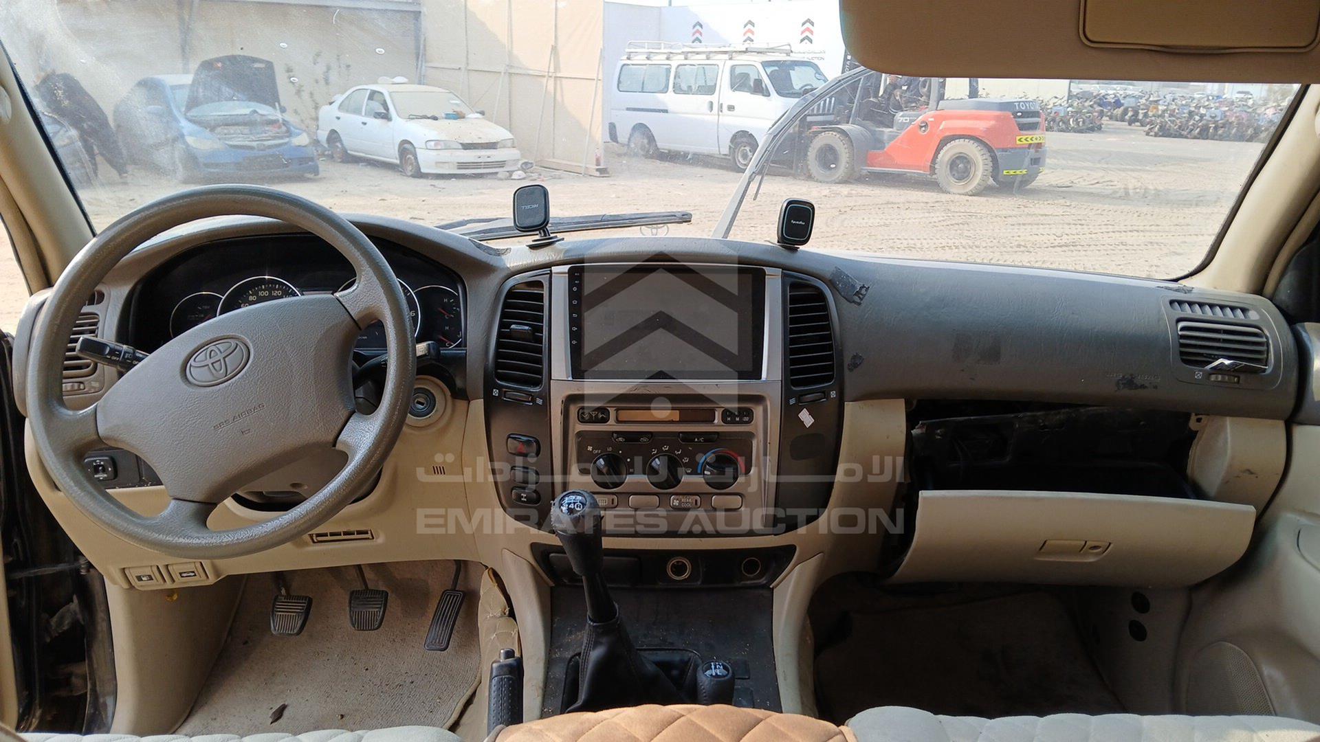 2005 TOYOTA LAND CRUISER VIN: JTEHJ09J755122002