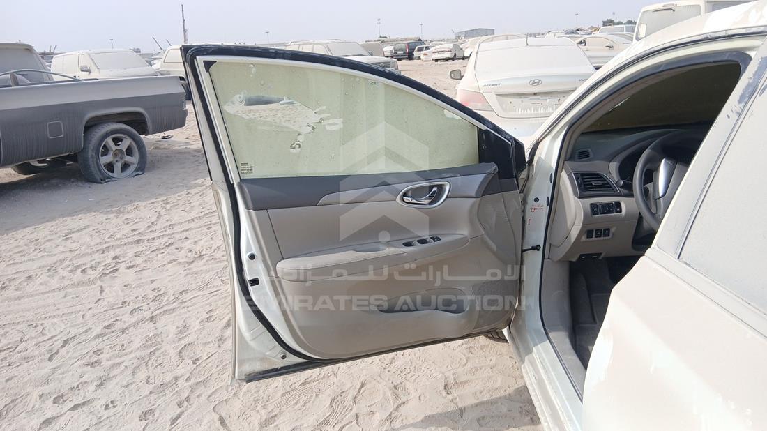 نيسان سينترا 2019 — الباب الأمامي الأيسر — صورة 10