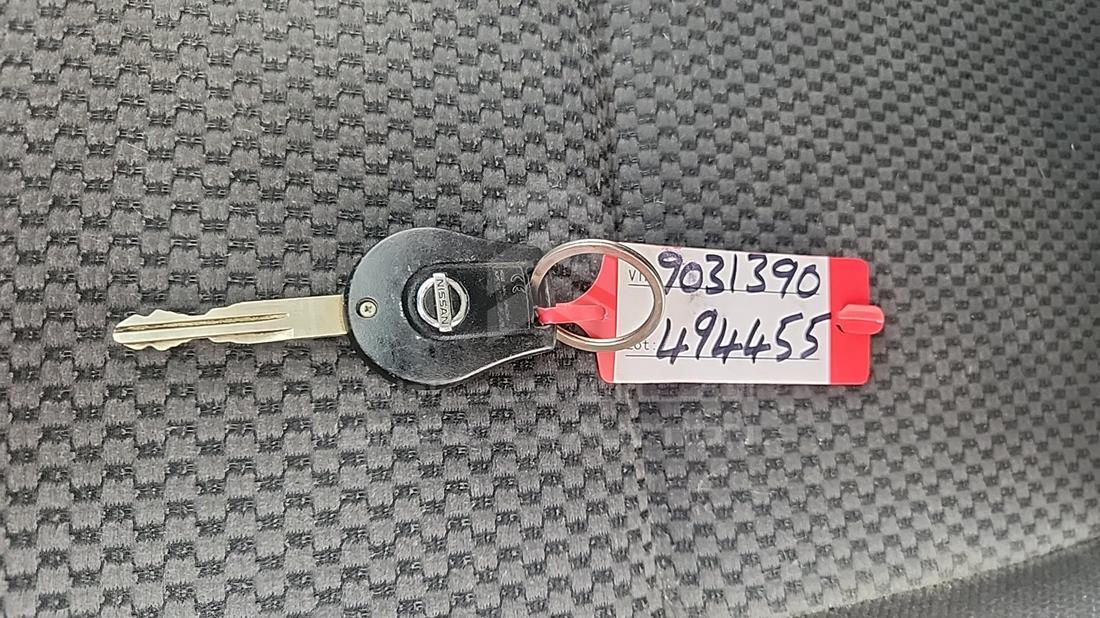 2020 Nissan Urvan — Keys — Photo 4