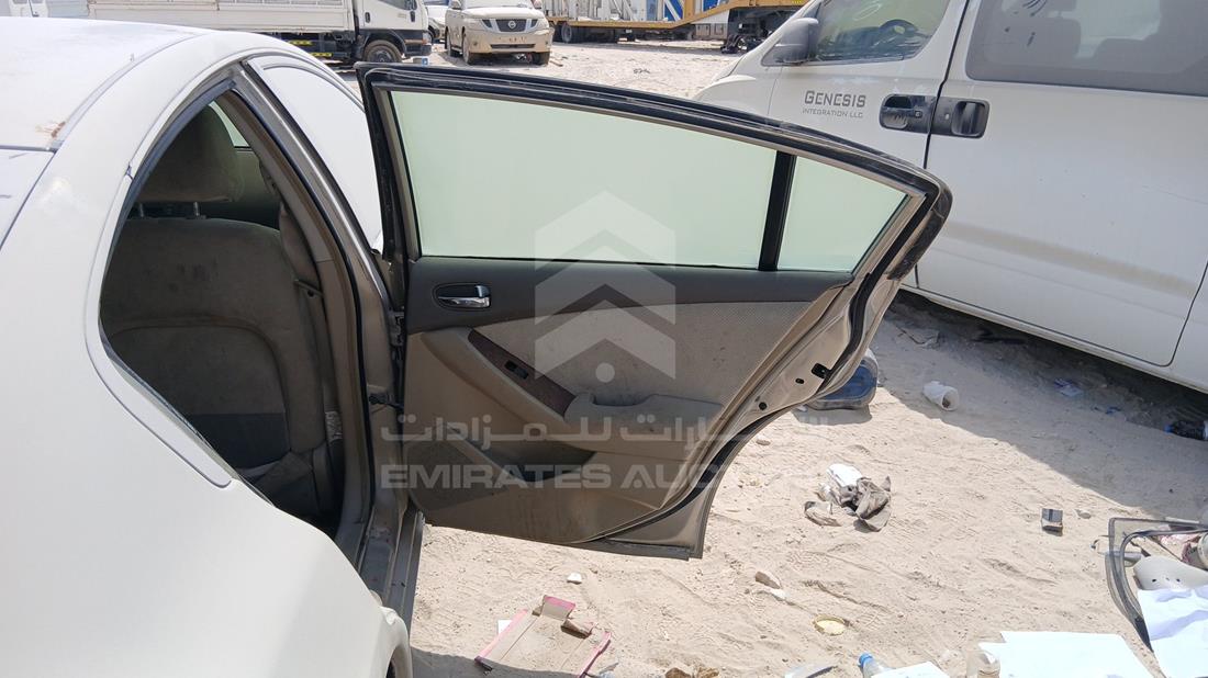 نيسان التيما 2009 — الباب الخلفي الأيمن — صورة 22