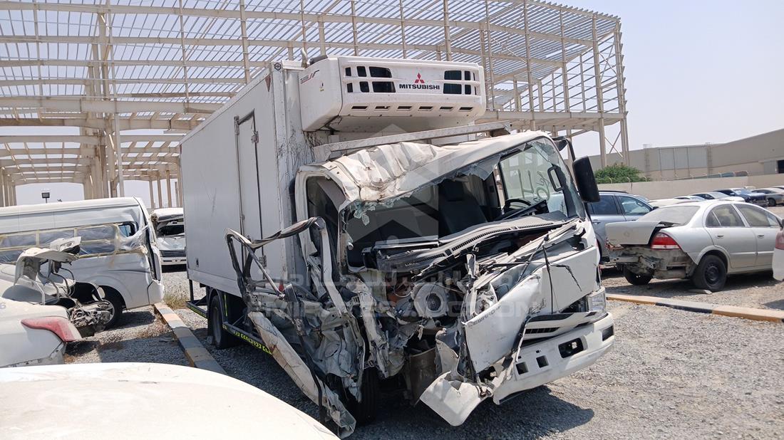 2026 Isuzu NPR — Front Right Angle — Photo 9