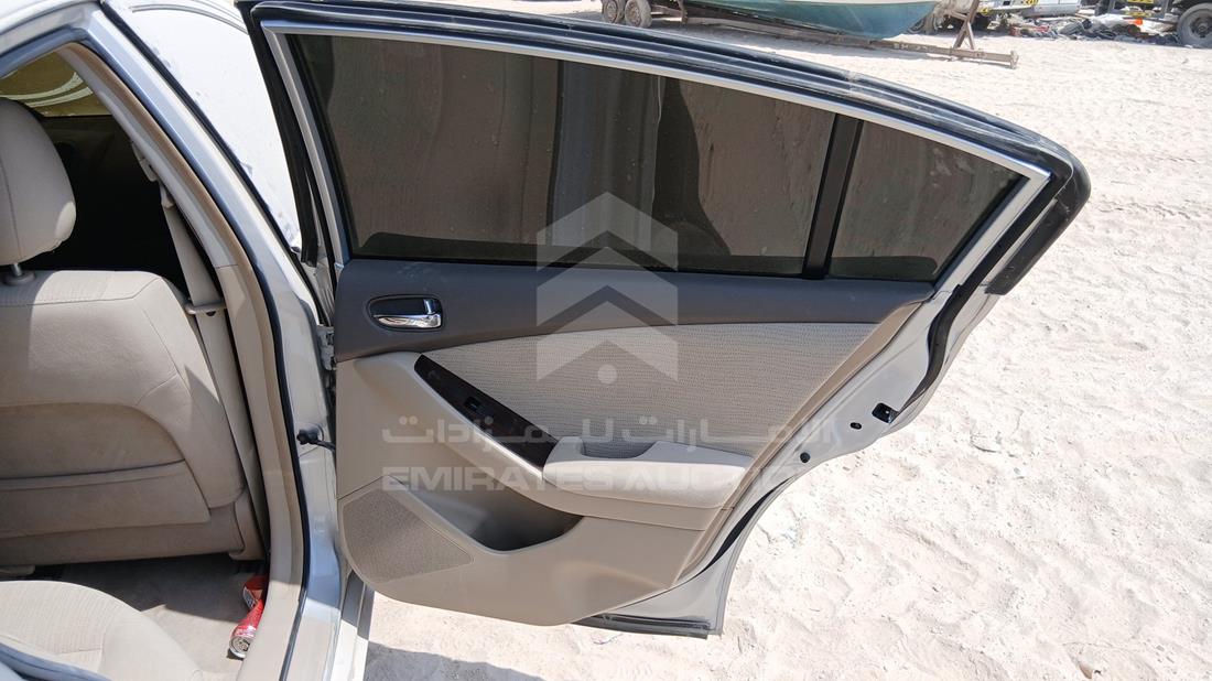 نيسان التيما 2011 — الباب الخلفي الأيمن — صورة 22