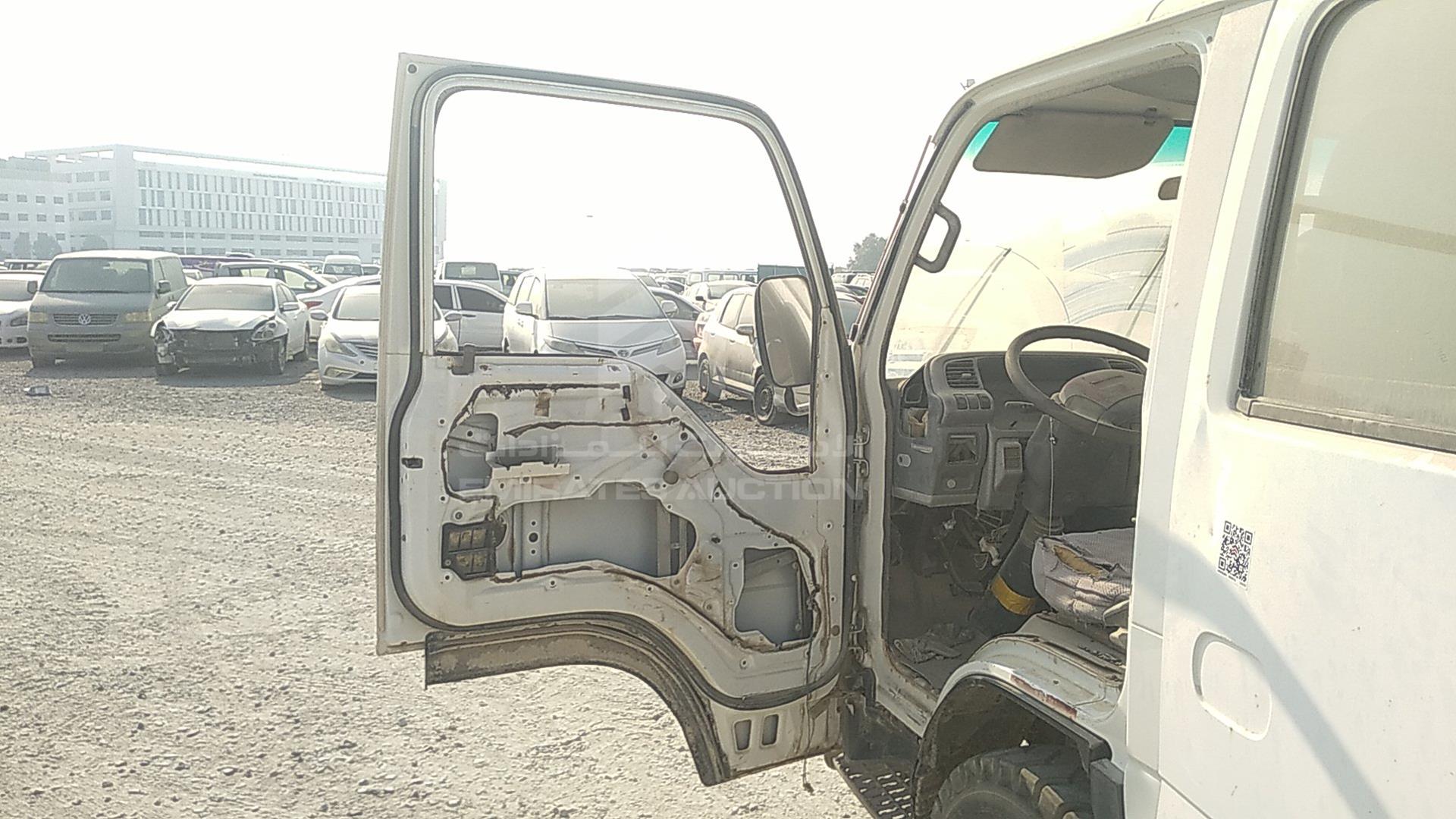 2010 ISUZU NKR VIN: LWLNKR8H7AL037000