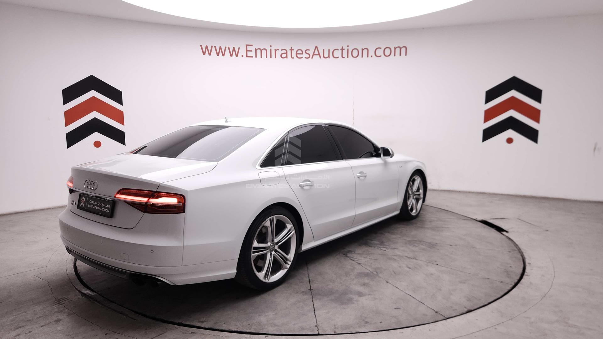 2016 AUDI S8 VIN: WAUG2BFD4GN000253